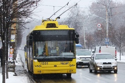 В центрі столиці впроваджено нову зупинку громадського транспорту