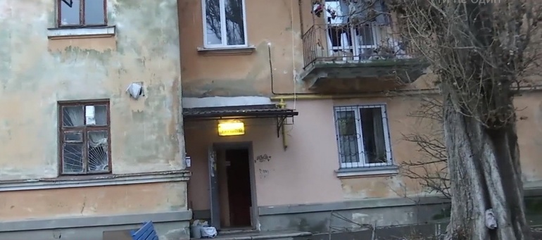 Масове отруєння у Києві: мешканці багатоквартирного будинку скаржаться на магазин