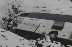 У Туреччині автобус із пасажирами зірвався у прірву, є жертви