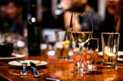 Лікарка порадила не змішувати алкоголь різних джерел походження