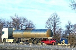 Під Харковом сталася смертельна ДТП: легковик в'їхав у автоцистерну