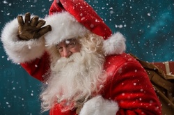 Новогодний марафон: сотни Санта Клаусов пробежали по центру Киева