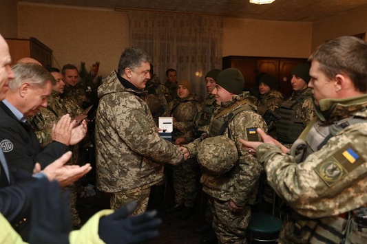 У 2016 році в зоні АТО загинули 211 українських військових, - президент
