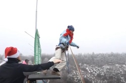 У Запоріжжі казкові герої стрибали з мосту