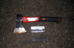 Поліцейський у Краматорську отримав сокирою по голові, зупиняючи вуличну бійку