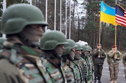  Вояки України і США на полігоні на Львівщині. 20 квітня 2015 року 