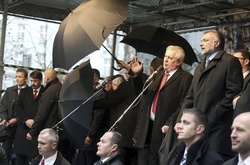 Чеський суд не визнав злочином кидання яєць у президента Земана