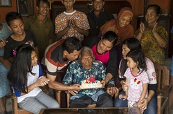 Самый старый человек на планете: индонезиец отметил на Новый год свой 146 день рождения