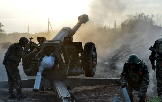 Війна на сході України триває: терористи знову гатять по українських позиціях