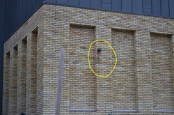 Невідомі закидали Театр на Подолі чорною фарбою