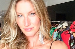 Жизель Бюндхен впервые спела под гитару о любви