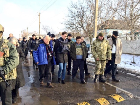 Курц побачив на Донбасі наслідки російської агресії 