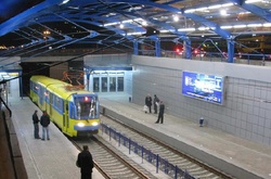 Надзвичайна пригода на Борщагівці: швидкісний трамвай тягнув за собою чоловіка