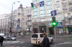 До уваги водіїв! У центрі Києва запрацював новий світлофор
