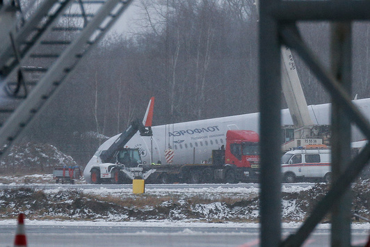 Аеропорт Калінінграда досі закритий – не можуть зрушити літак після горе-посадки