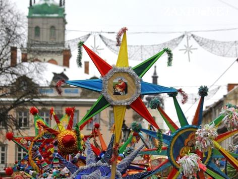 Попри снігопад у Києві хочуть влаштувати різдвяну ходу з колядками