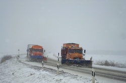 В Україні розчищати автодороги виїхало 503 одиниці техніки