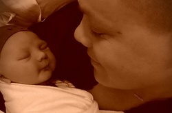 Пинк опубликовала трогательные фото новорожденного сына в соцсети