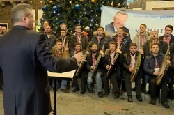 На Центральному залізничному вокзалі ансамбль бандуристів зіграв різдвяні колядки
