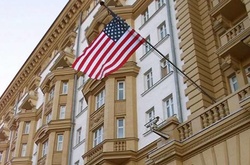 Посольство США у Москві призупинило видачу віз росіянам