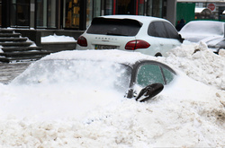 На Печерську закопали автомобіль