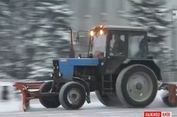 У Києві у перший робочий день: ДТП, затори та кучугури снігу