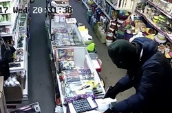 У центрі Києва скоєно збройне пограбування магазину. Опубліковано відео