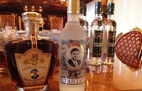Суд арештував алкоголь Януковича в «Межигір’ї»