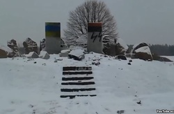 Польща закликала розслідувати підрив пам’ятника на Львівщині