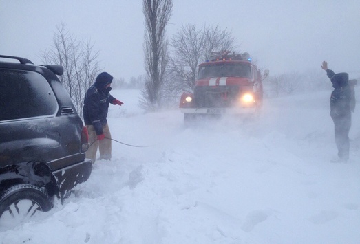За 7 днів рятувальники звільнили зі снігових пасток майже 2 тис. авто