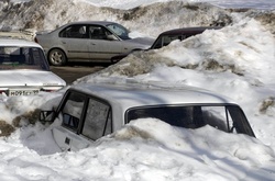 У Херсоні патрульні допомогли водіям вибратися із снігової пастки