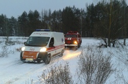 На Київщині рятувальники витягнули із замету «швидку» (ФОТО)