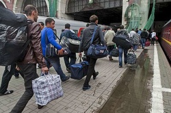Українці масово тікають до європейських країн та Росії – Рева
