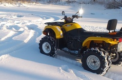 На Хмельниччині водії на квадроциклах допомагали комунальникам очищати вулиці від снігу
