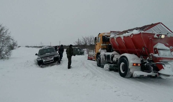 На Одещині через снігопад знову перекрили дороги