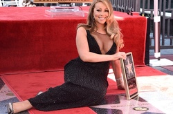 Вандалы испортили звезду Мэрайи Кери на Аллее славы в Голливуде