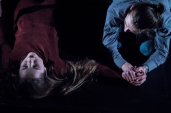 Сцена з вистави «КостяКатяМамаЧай» (режисер Тетяна Губрій)