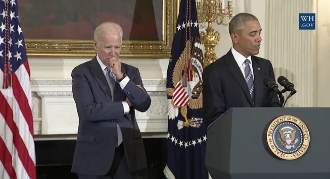 Обама нагородив Байдена найвищою президентською нагородою і той заплакав