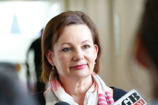 В Австралії звільнили міністра через поїздки за рахунок держави