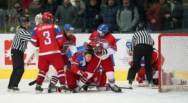 Хокеїстки збірних Росії і Чехії влаштували «льодове побоїще»