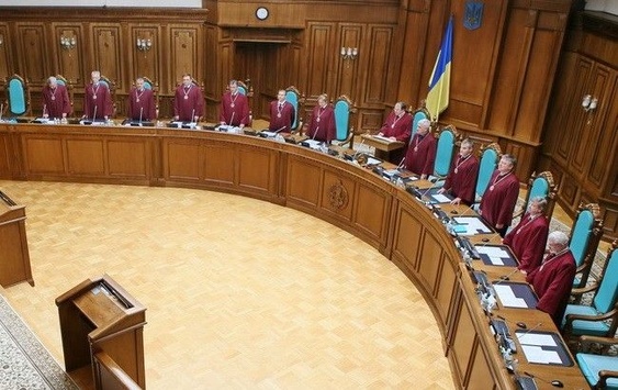 Конституційний суд в закритому режимі розглядає «мовний закон» Ківалова-Колесніченка 
