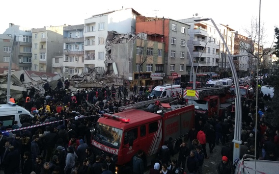 У Стамбулі обвалився багатоповерховий будинок: є жертви