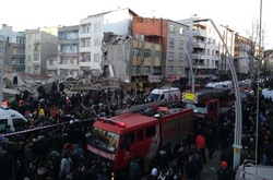 Обвалена будівля в Стамбулі