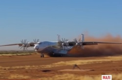 Повітряний позашляховик: український літак здійснив посадку серед пустелі Малі