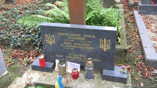 Чехія дозволила передати Україні останки Олександра Олеся