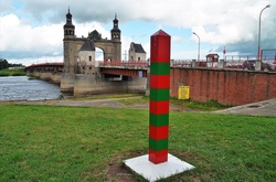 «Велика балтійська стіна». Литва будує багатокілометрову стіну з Росією