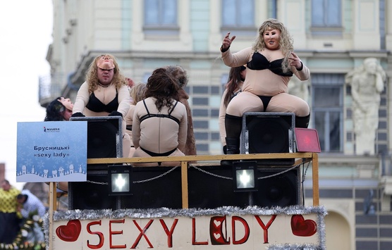 Брусницькі sexy lady та інші яскраві образи фестивалю «Маланка-фест»