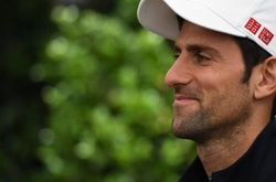 Джокович на прес-конференції пригостив усіх цукерками