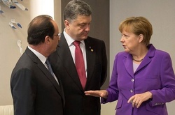 Порошенко обговорив із Меркель та Олландом виконання мінських угод