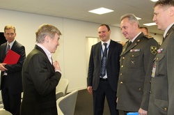 Муженко прибув до офісу НАТО, щоб розповісти про ситуацію на Донбасі 